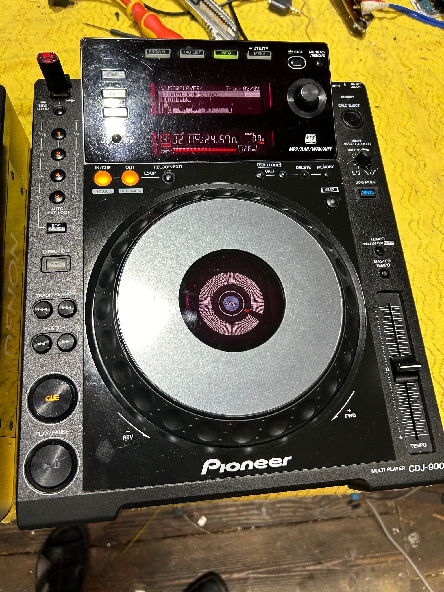 DJ Serwis NDT — sprzęt DJ podczas naprawy